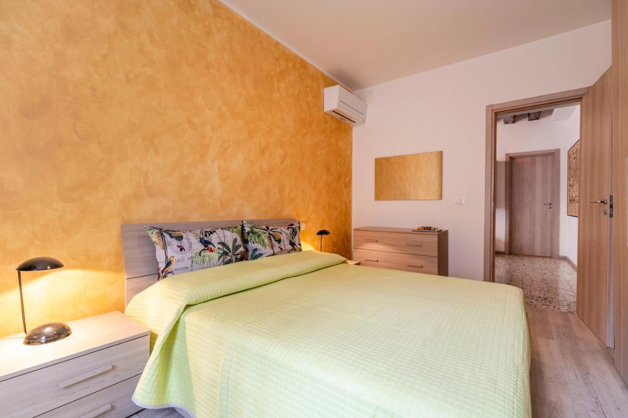 Ponte Squero Flat M0270423226 * Venice