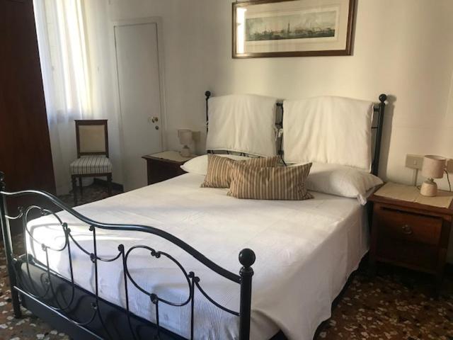 Bed & Breakfast Al Teatro With Canal View Venezia