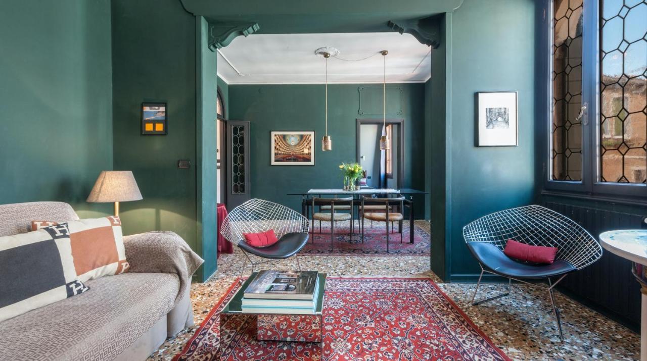 Stylish Renovated In The Heart Of The City *