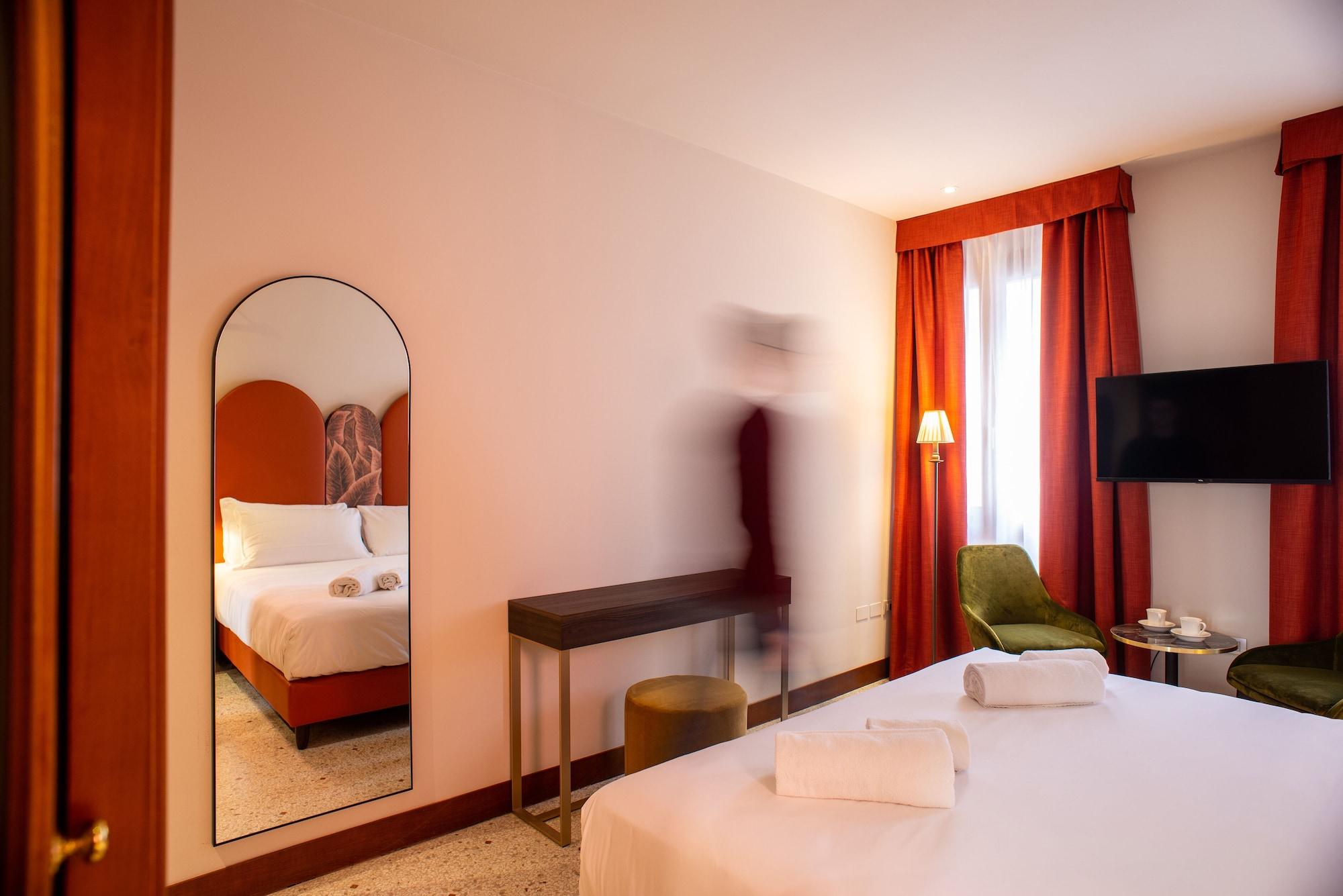Palazzina Fortuny Bed & Breakfast 3*