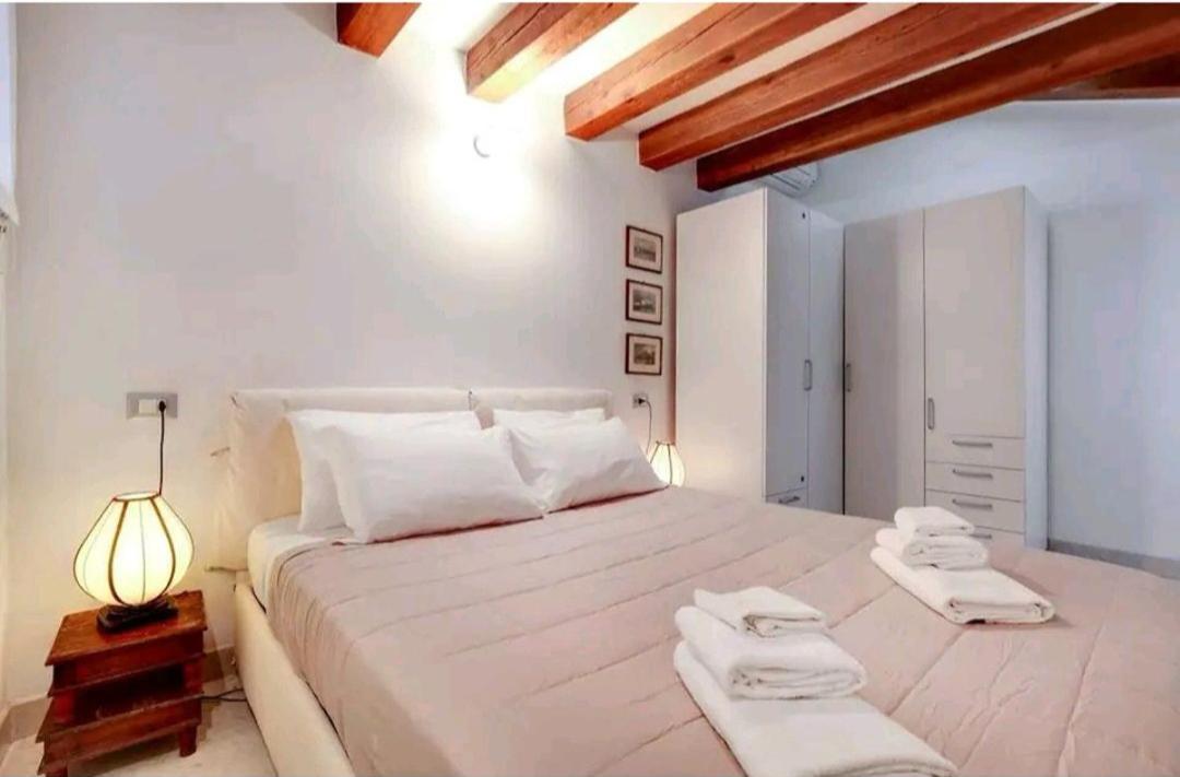 Pergola - Beautiful And Cozy Space On The Water Apartment Venedig