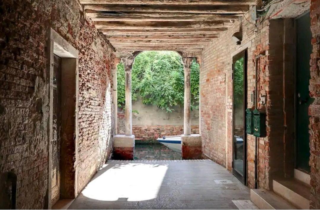 Pergola - Beautiful And Cozy Space On The Water Apartment Venedig