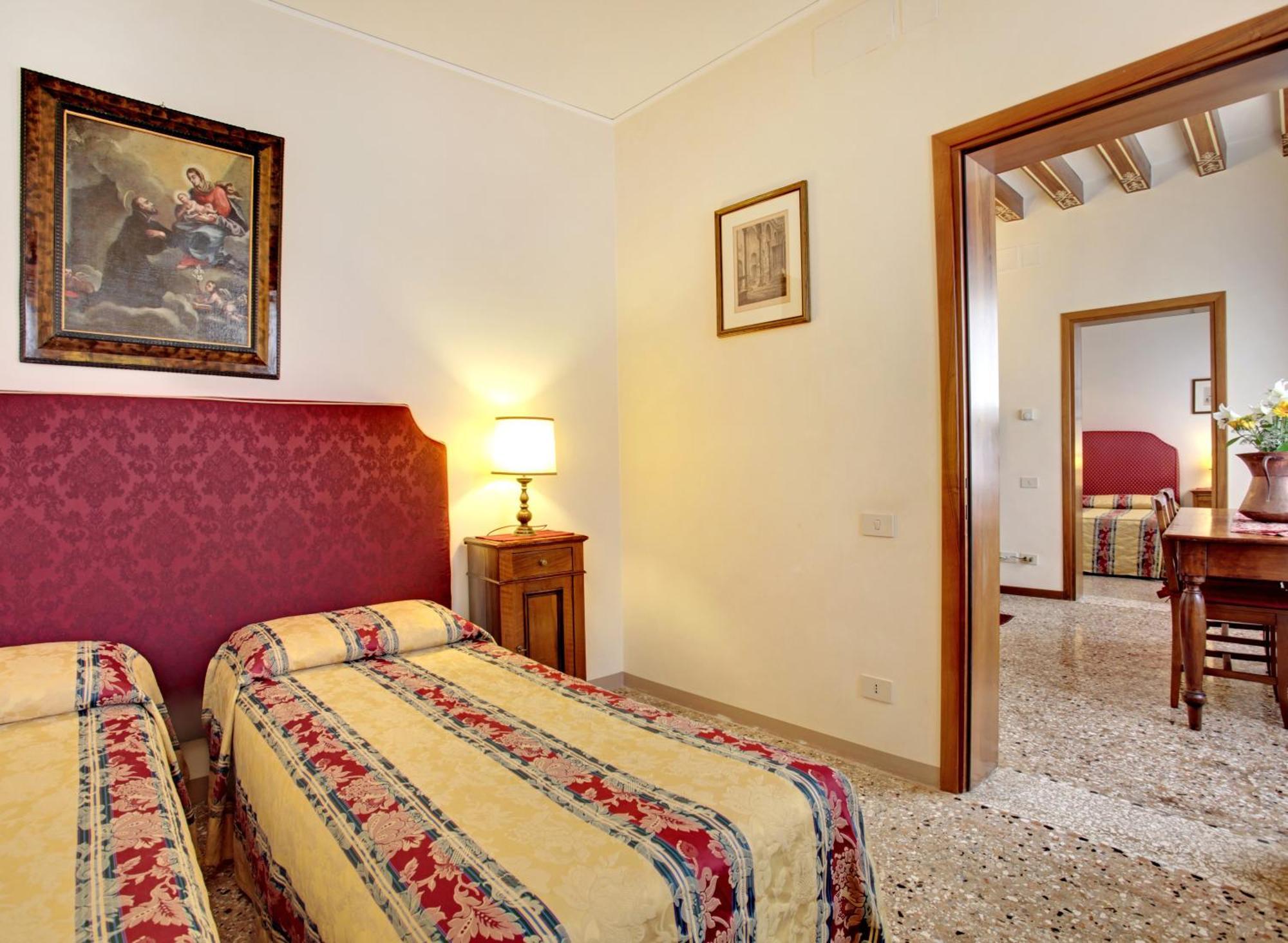 Palazzo Schiavoni Residenza D'epoca Affittacamere 3*