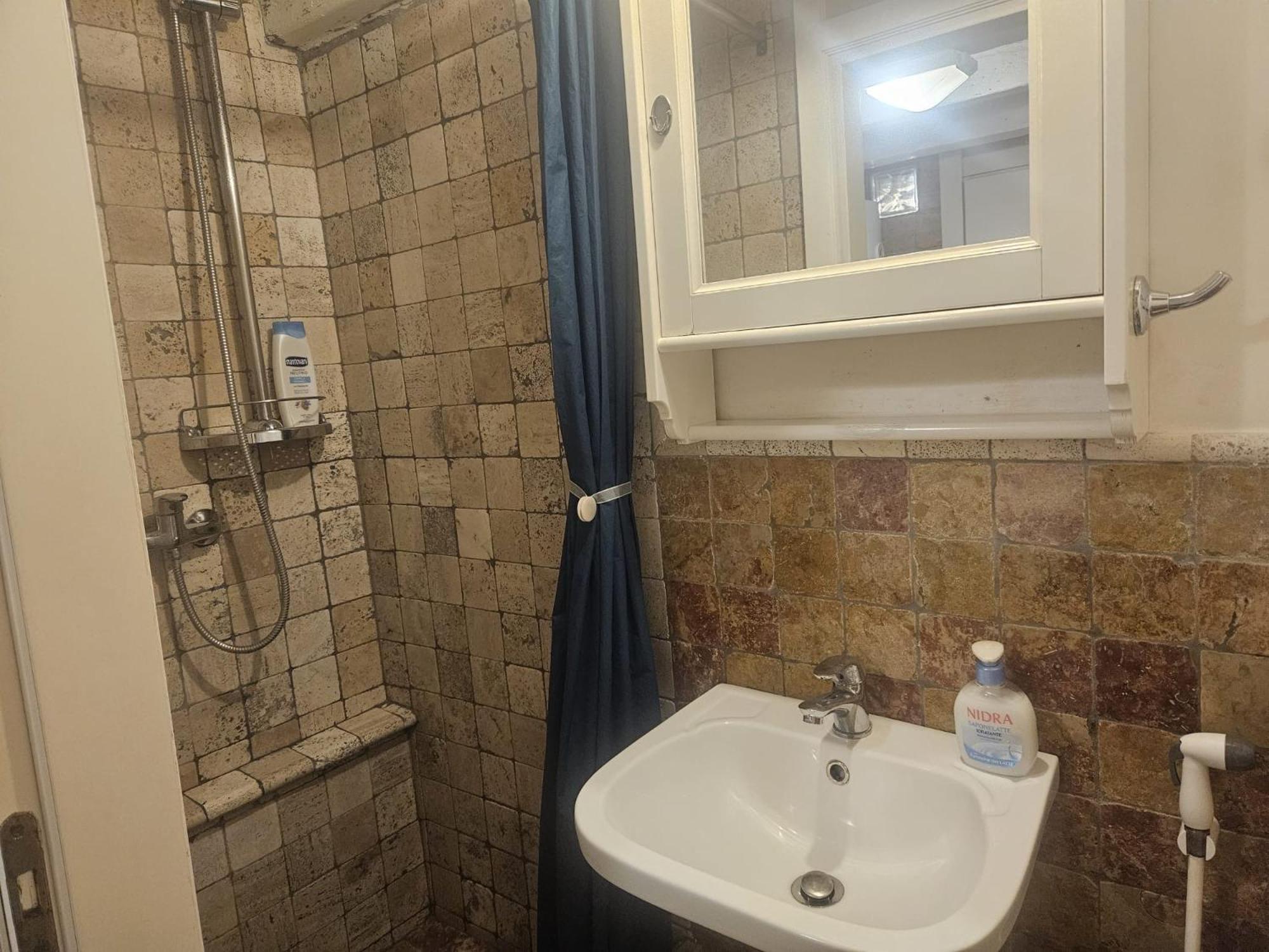 Lovely 207042-loc-03236 Appartement *
