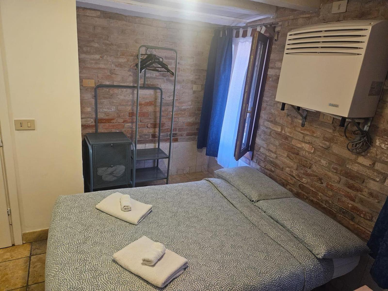Lovely 207042-loc-03236 Appartement
