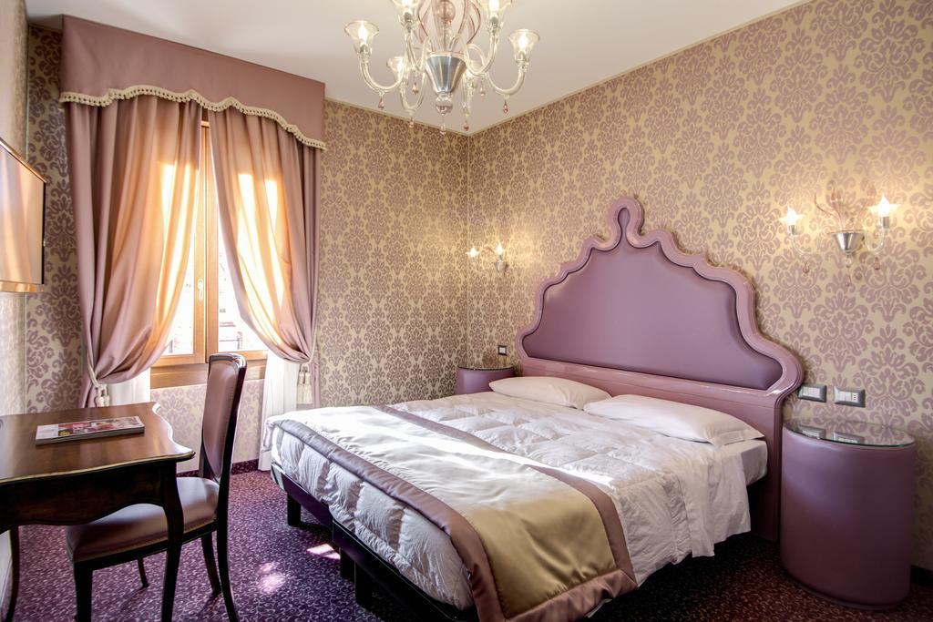 Hotel Domus Cavanis 3*