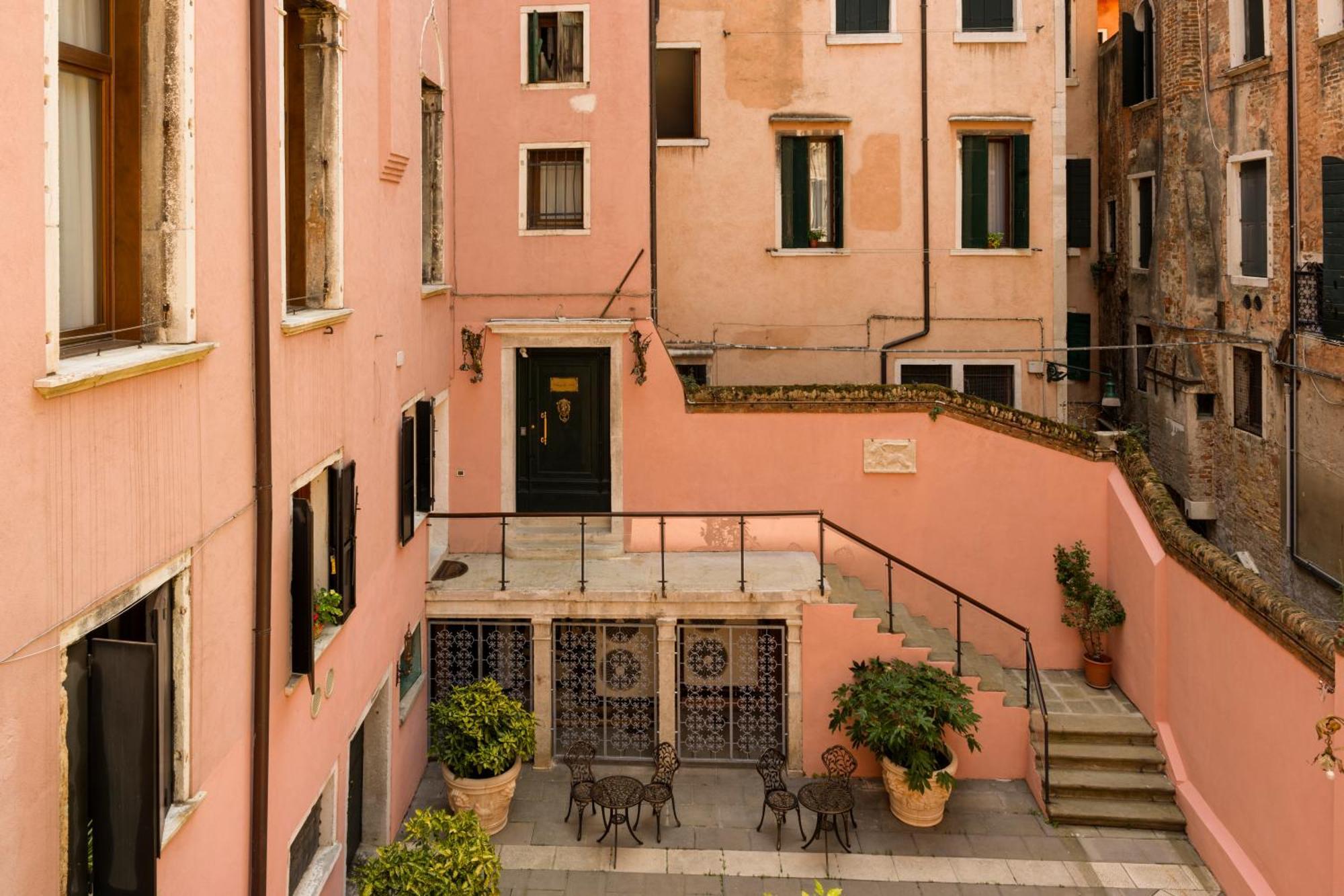 Palazzo Dei Mori 3* Venice