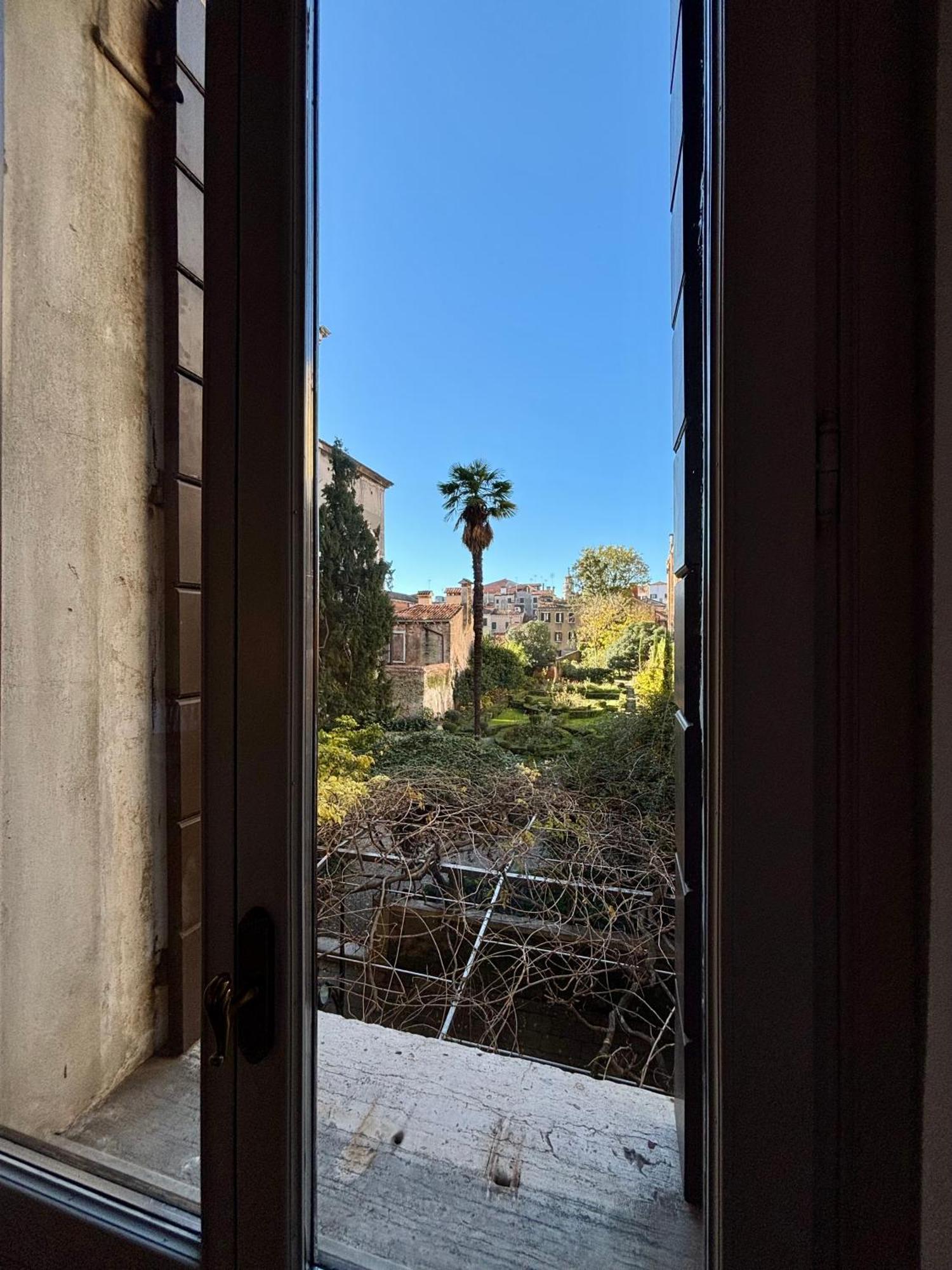 Il Giardino Segreto Di Monty Don Sul Canal Grande Appartement Venise