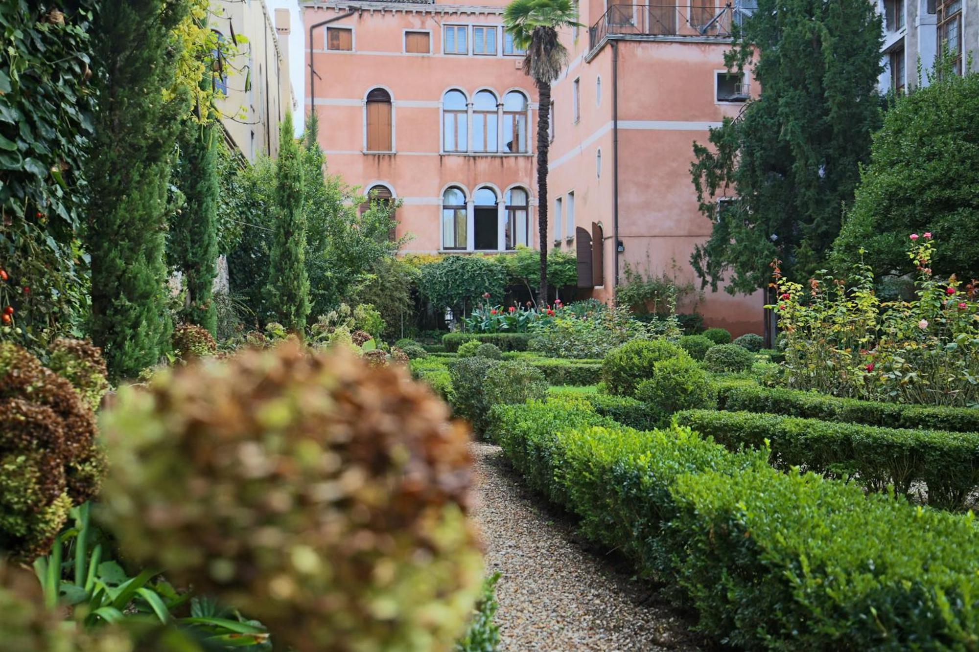 Il Giardino Segreto Di Monty Don Sul Canal Grande * Venise