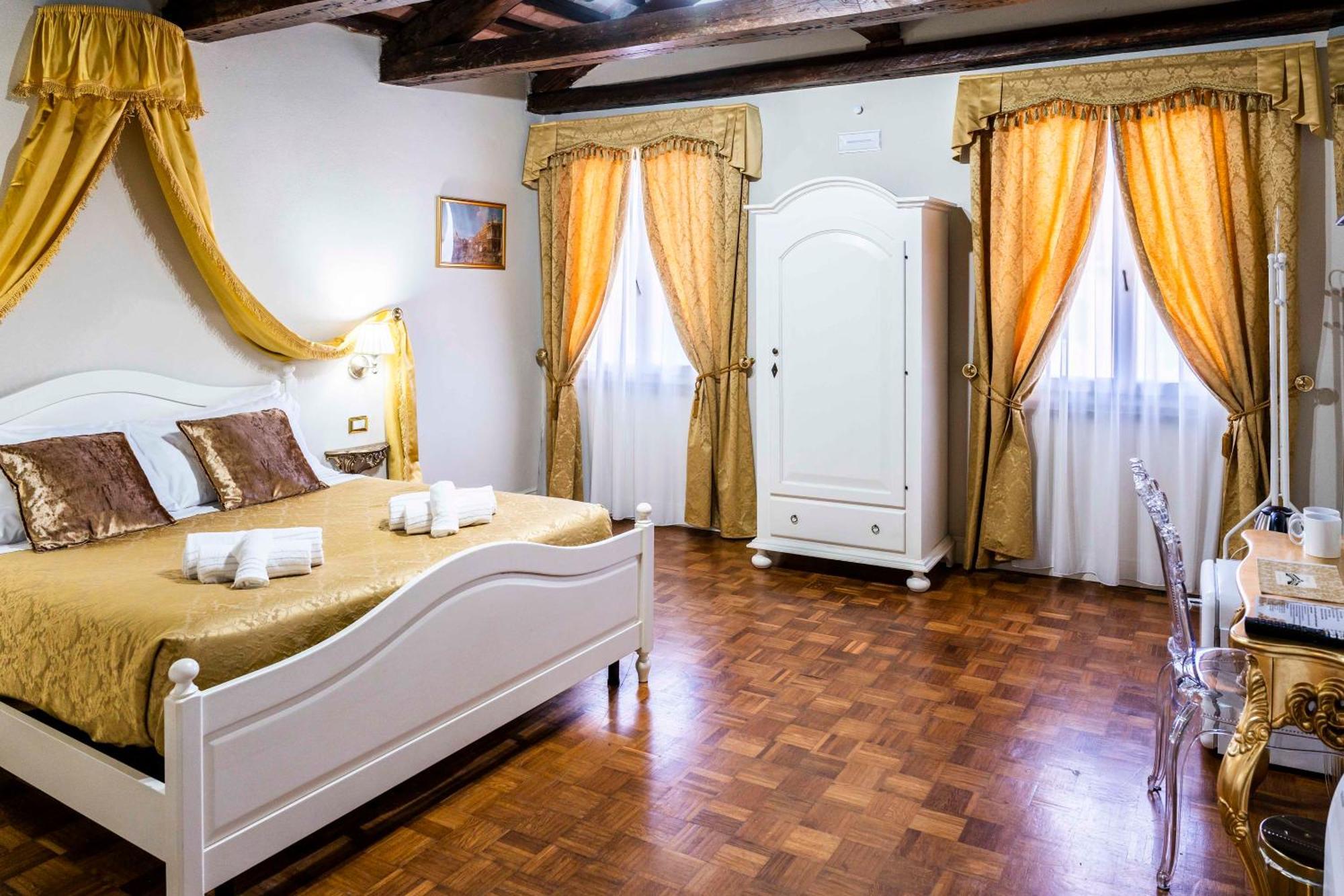 Palazzo Titti Rialto * Venetië