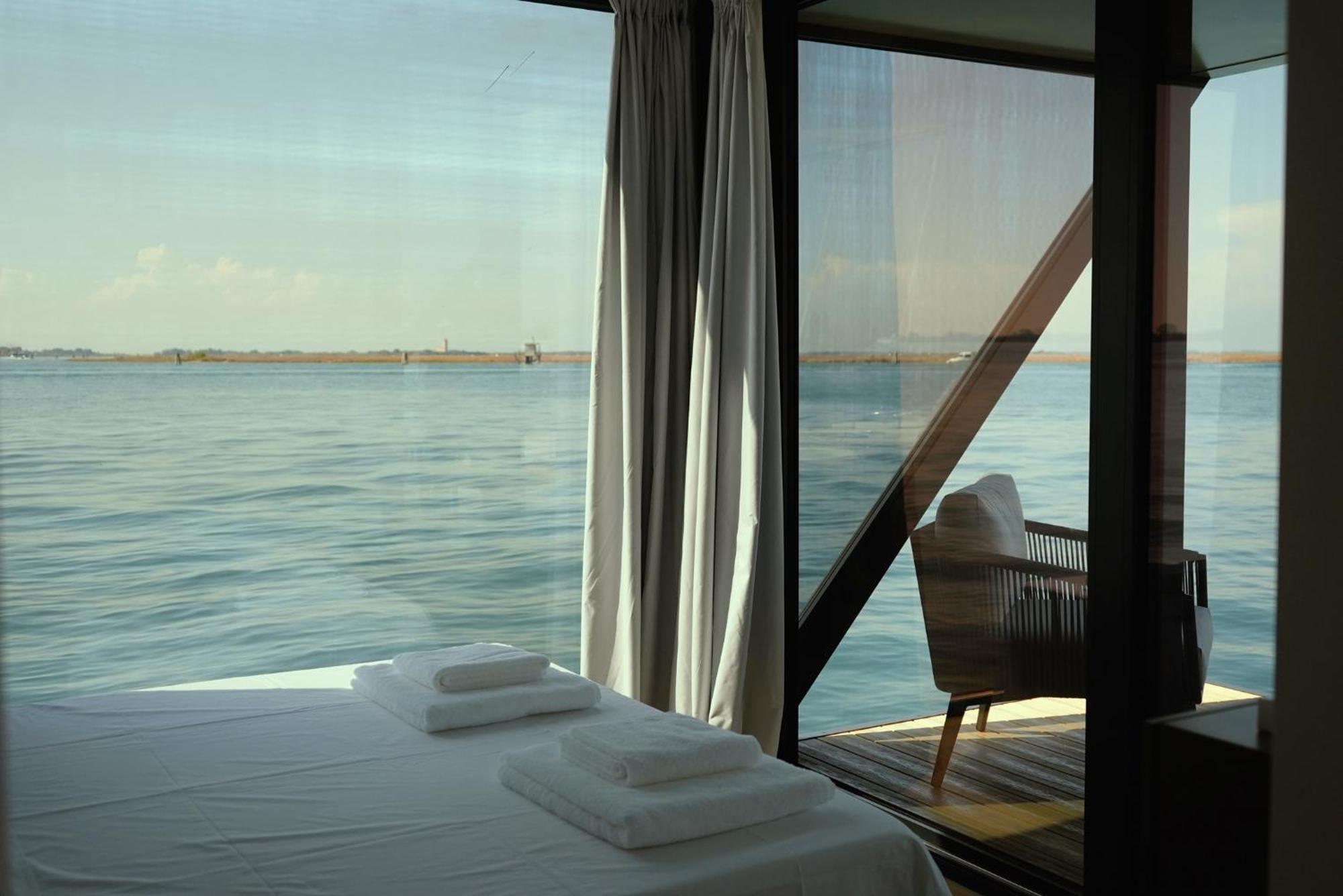Aqva The Exclusive Water Loft In Botel Venezia