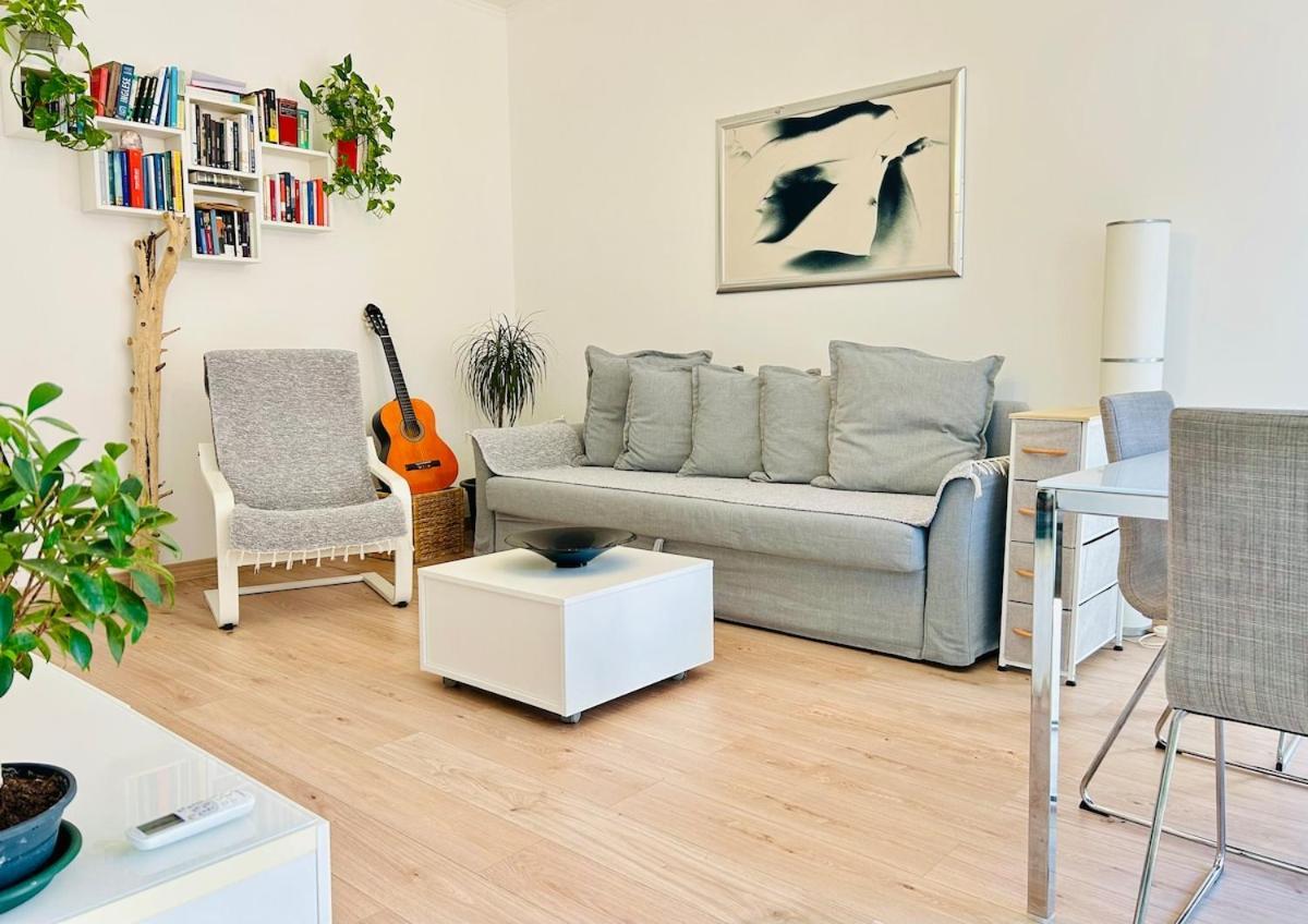 10 Min To Modern & Cozy Appartement