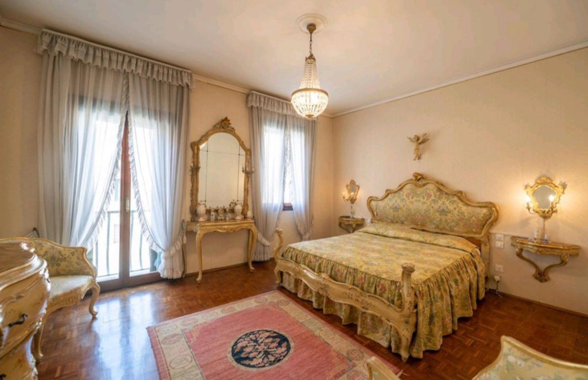Luxury House *
