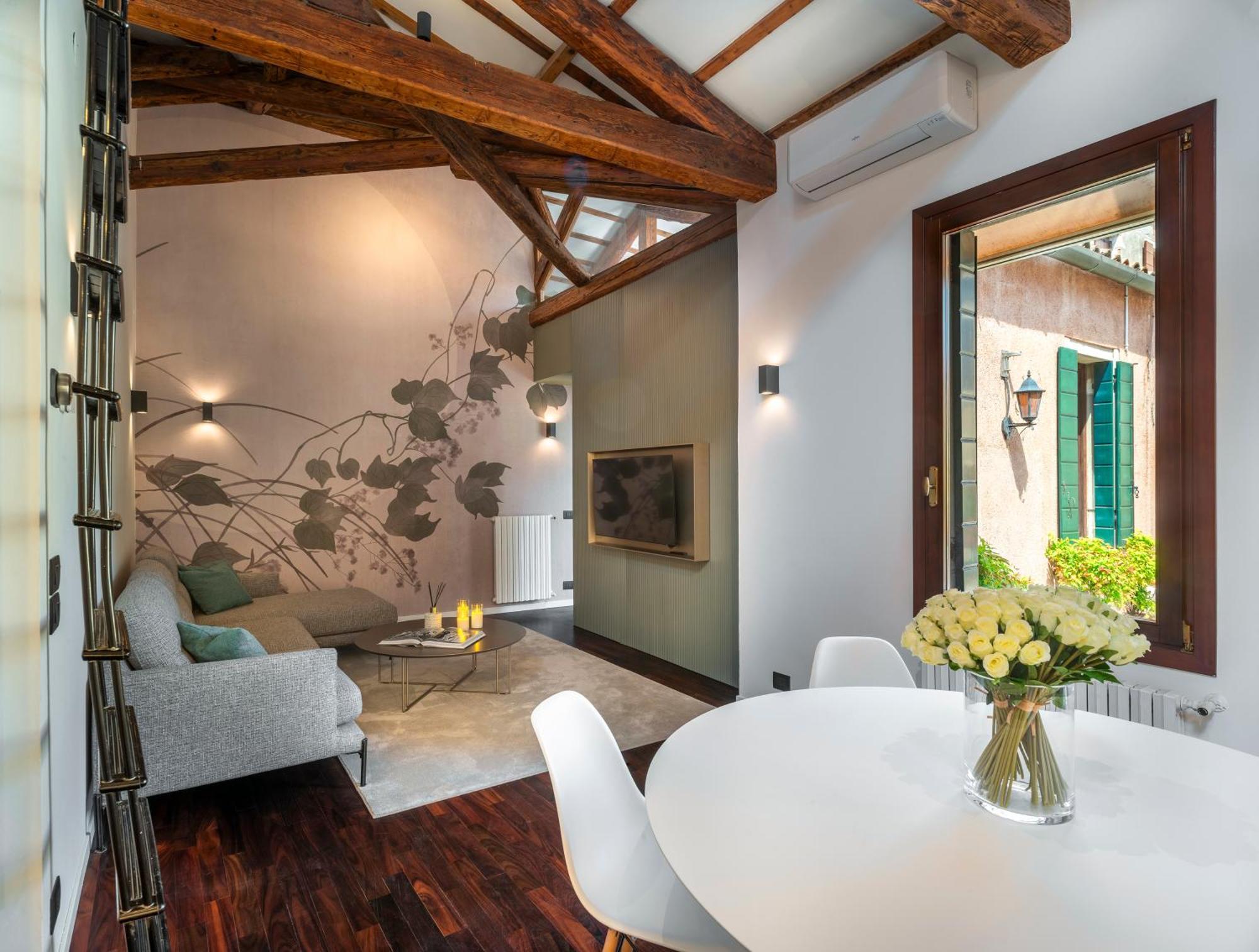 San Barnaba Palace R&r * Venice
