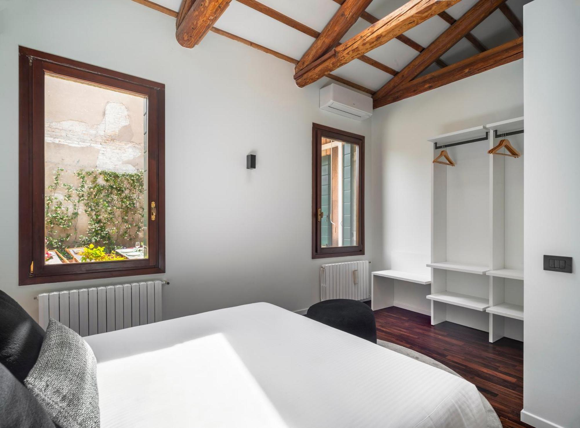 San Barnaba Palace R&r * Venice