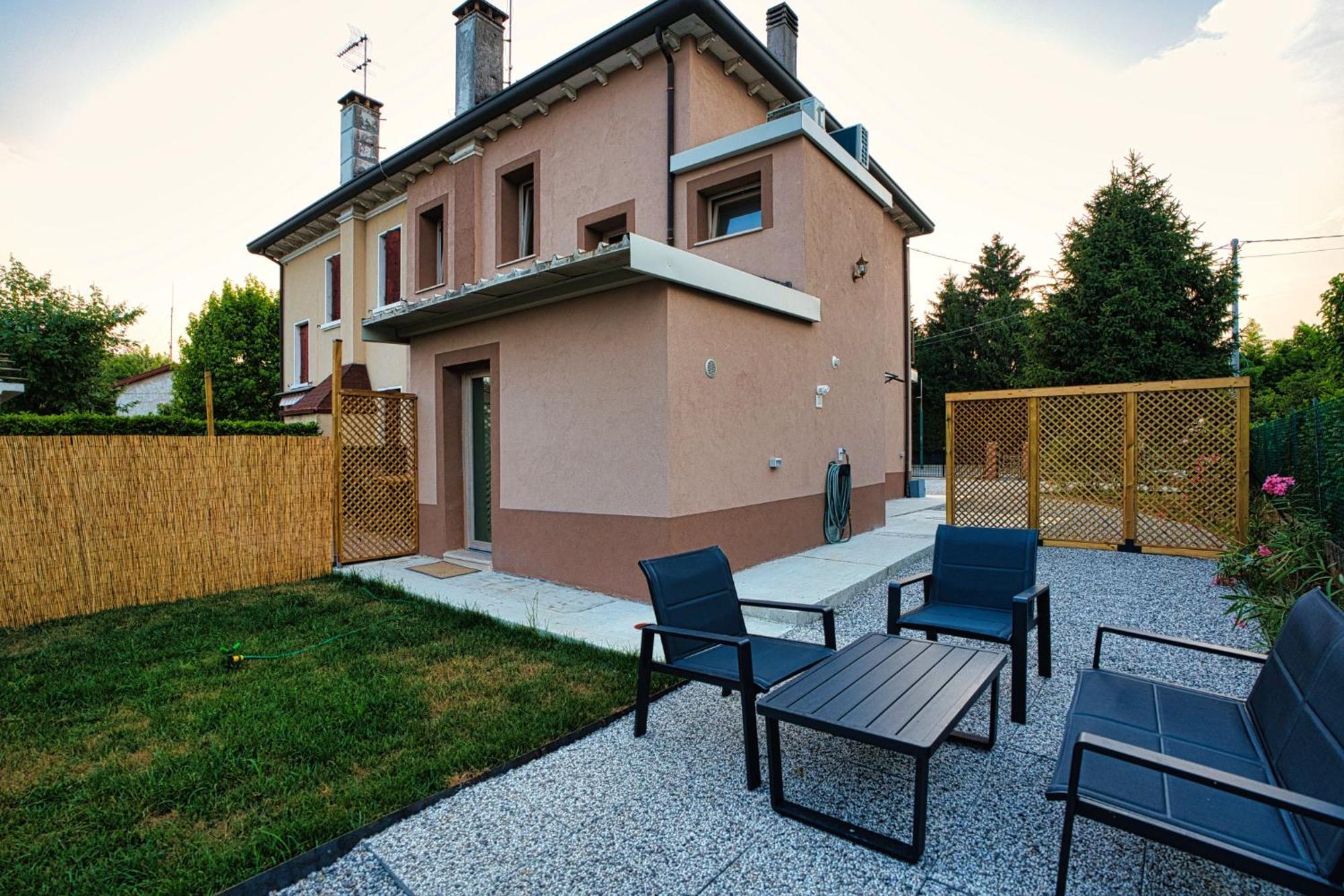 Romantic Garden Ap 2 Free Parking Hébergement de vacances