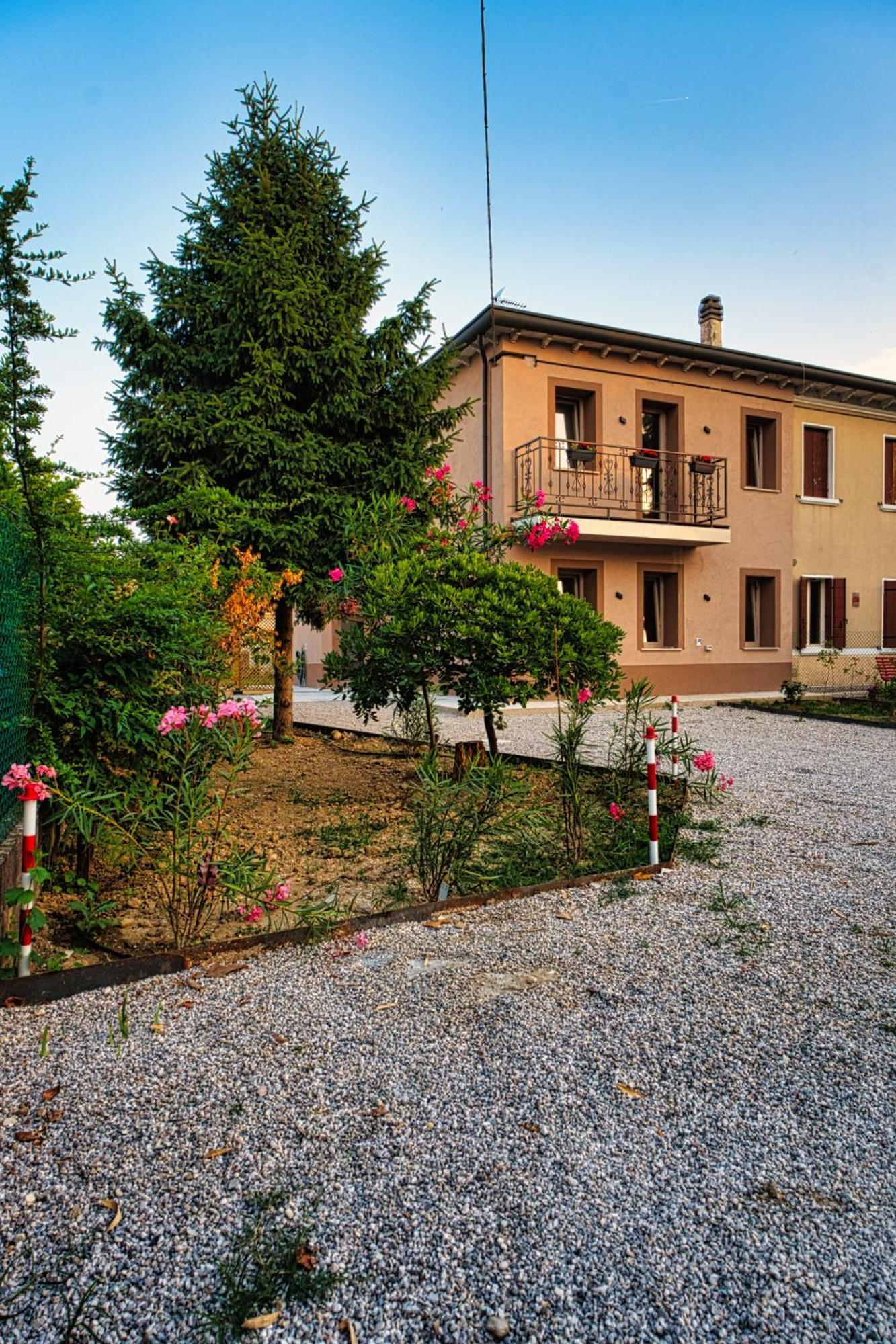 Romantic Garden Ap 2 Free Parking Hébergement de vacances *