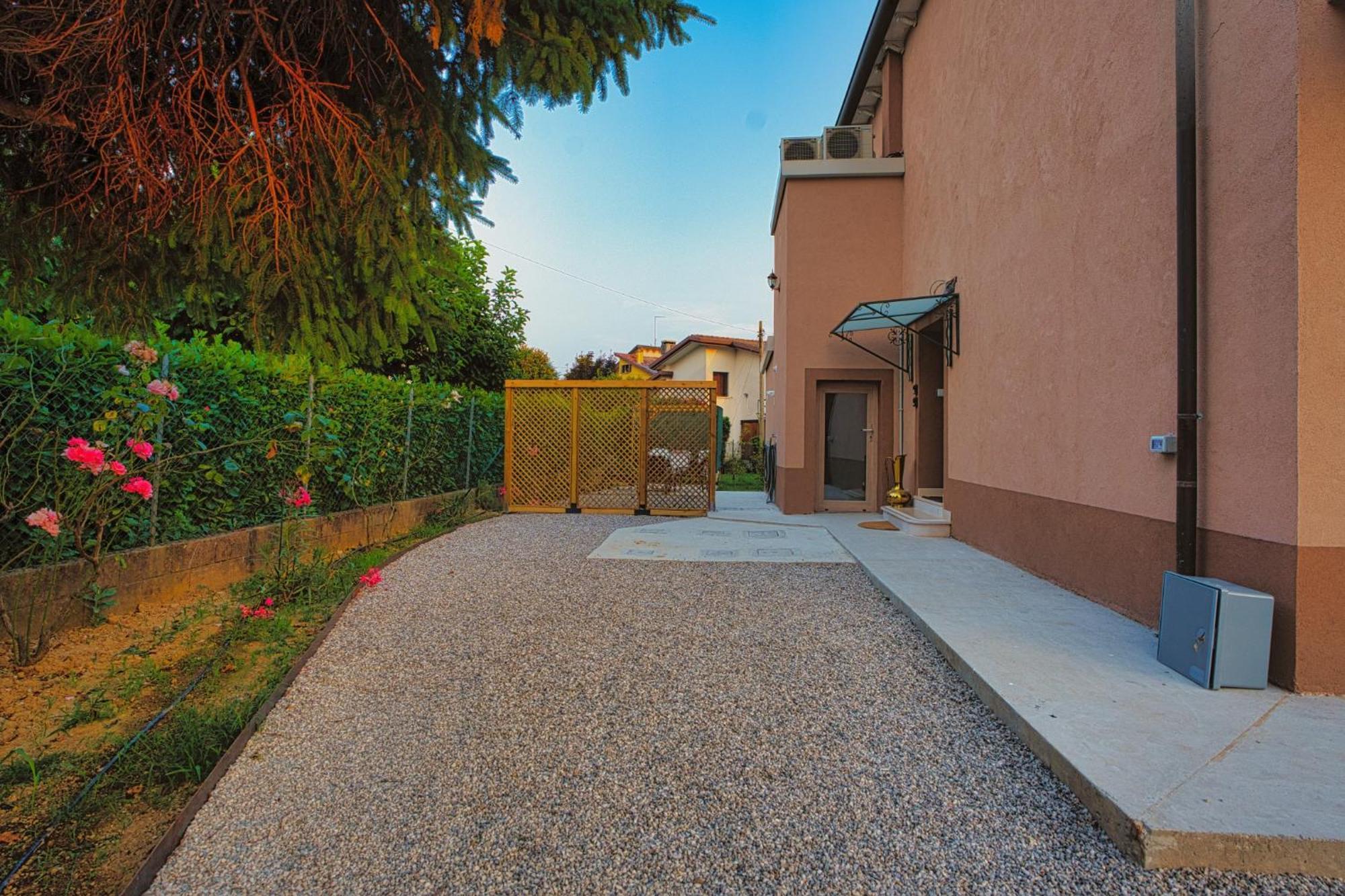 Romantic Garden Ap 2 Free Parking Hébergement de vacances