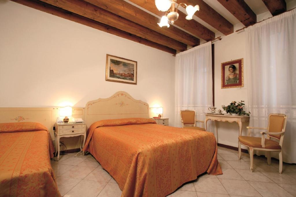 At Leonard * Venezia