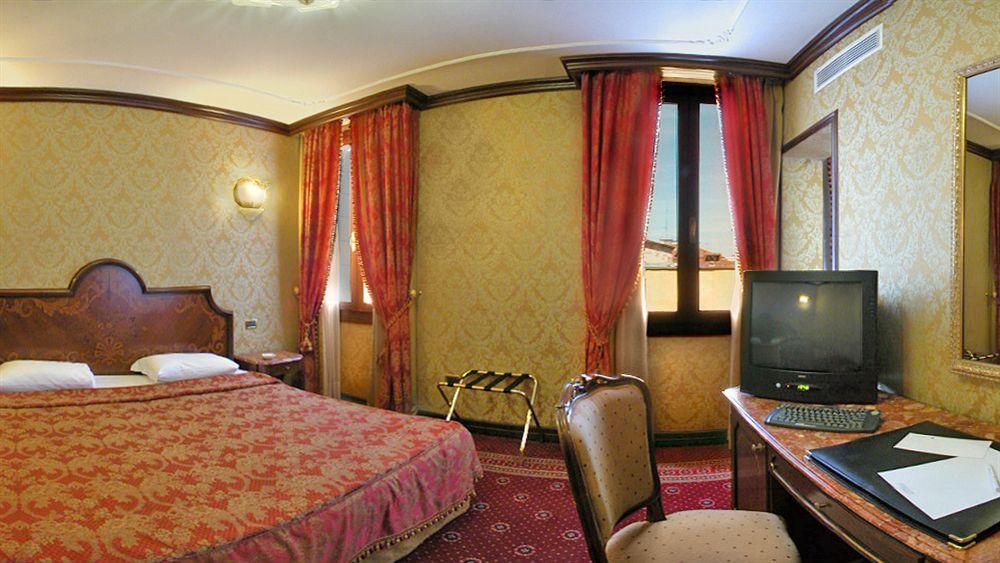 Nh Santa Lucia 4*