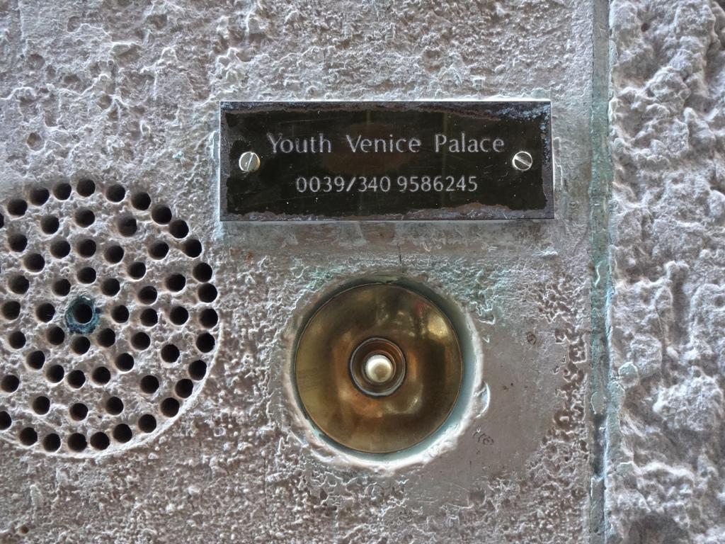 Youth Palace Auberge de jeunesse *