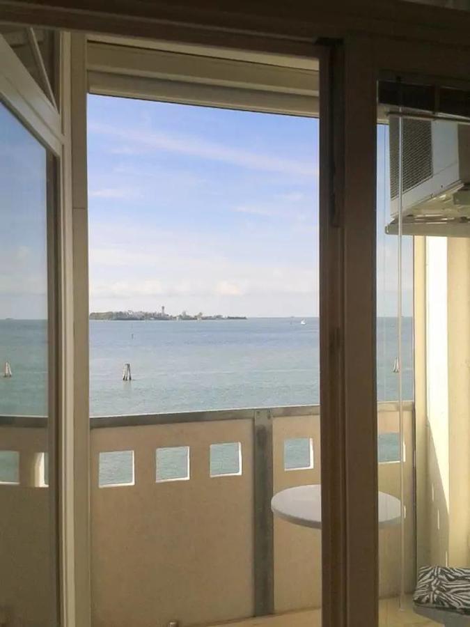 Wonderful View Over Venetian Lagoon Apartment
