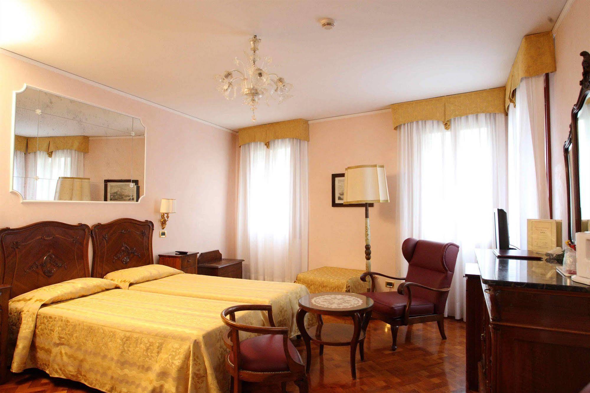 Hotel Accademia - Maravege 3*