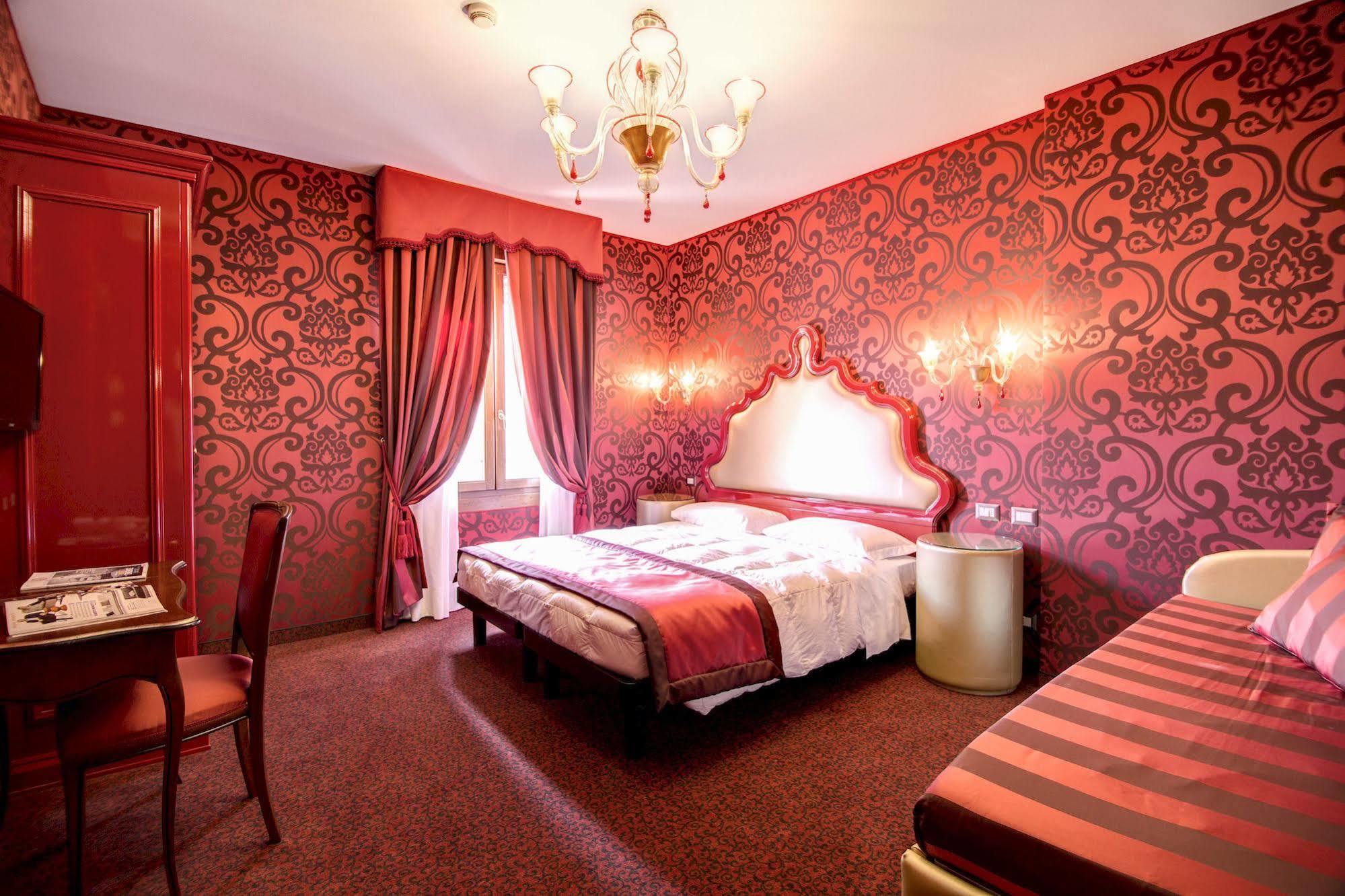 Hotel Domus Cavanis 3*