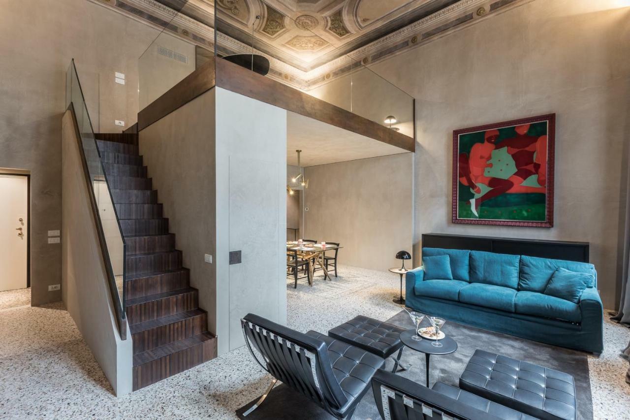 Exquisite Pied-a-terre With Balcony Appartamento *