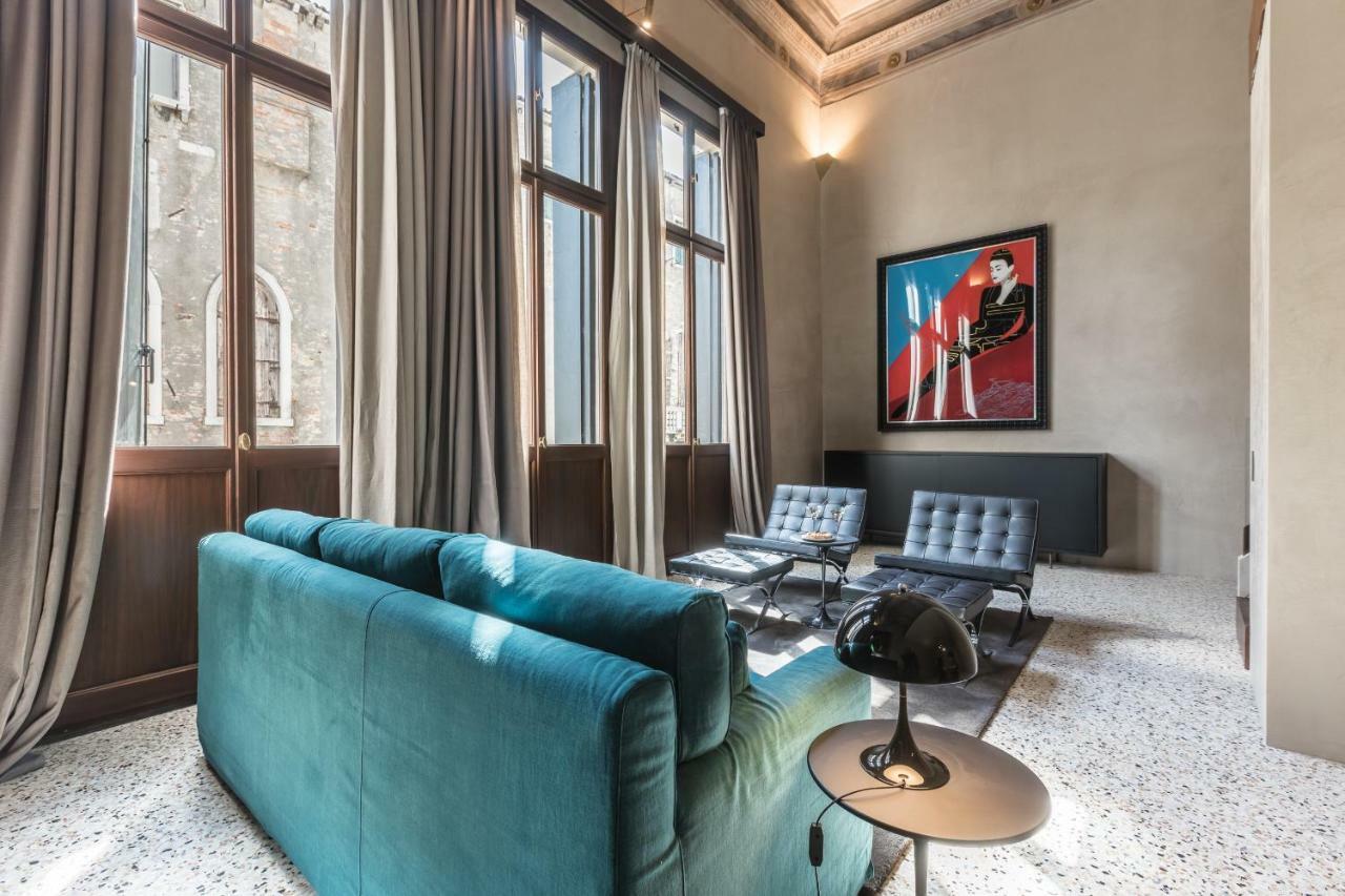 Exquisite Pied-a-terre With Balcony Appartamento *