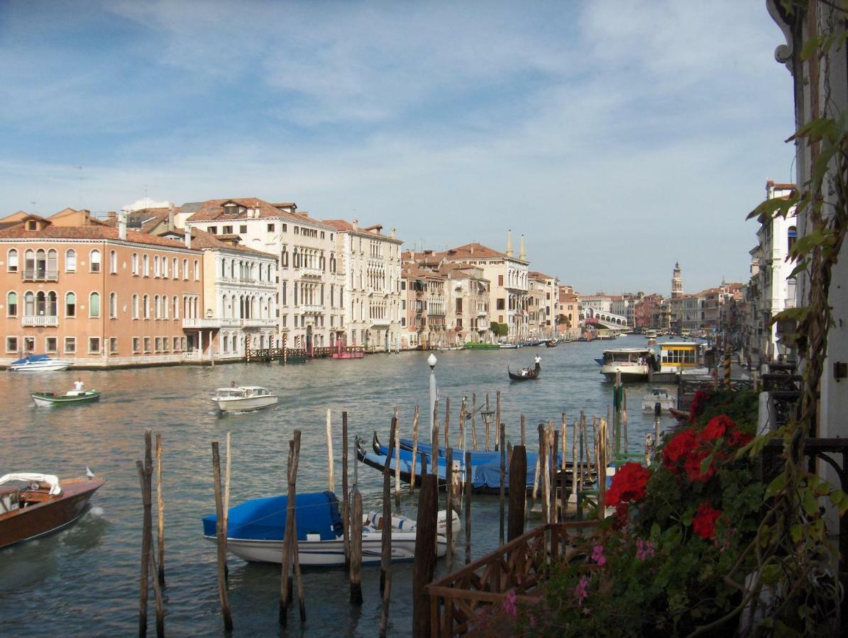 Honeymoon On Grand Canal Gasthuis