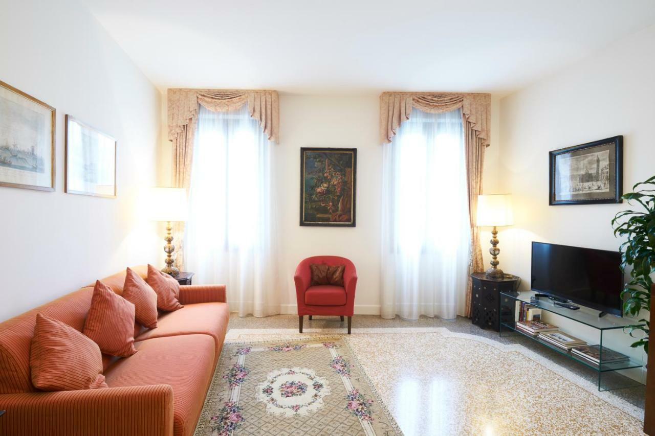 Ferienhaus Charming On Grand Canal