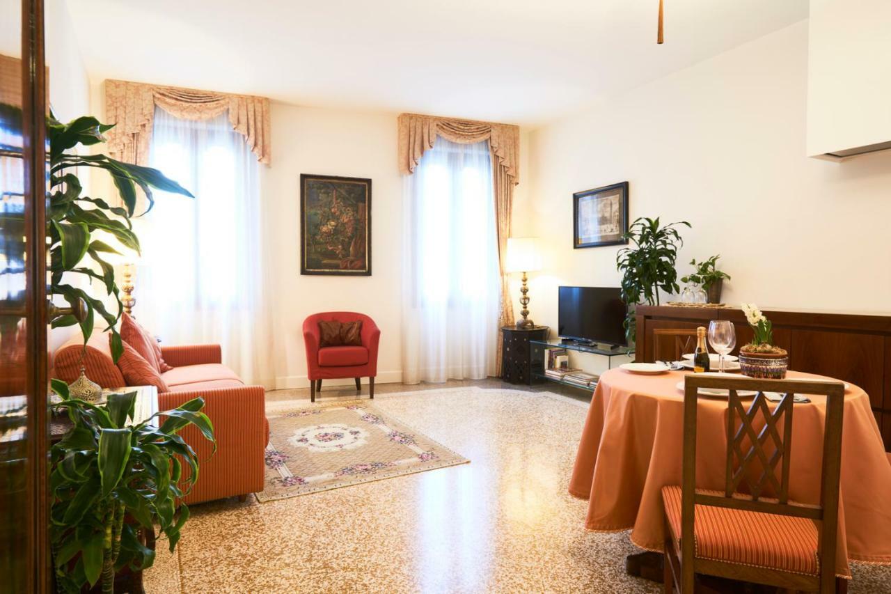 Ferienhaus Charming On Grand Canal