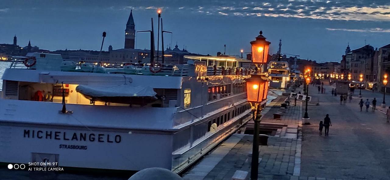 Susy Biennale - Canal View And Garden Appartamento Venezia