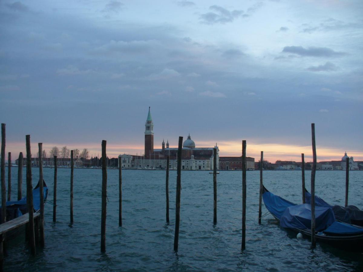 Raggio Di Sole Dietro Piazza San Marco Vakantiehuis *